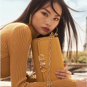 NWOT Michael Kors Parker Medium Leather Shoulder Bag in French Mustard